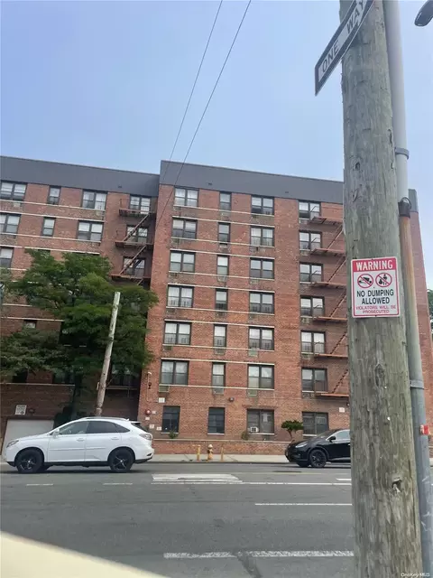 87-46 Chelsea St #4F, Jamaica, NY 11432