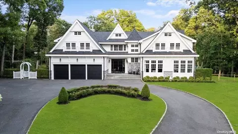 2052 Crest Rd, Syosset, NY 11791