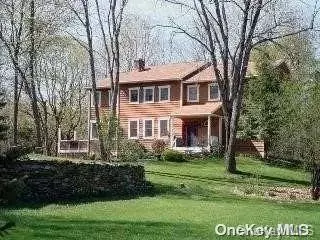217 Browns Pond Rd, Hyde Park, NY 12538
