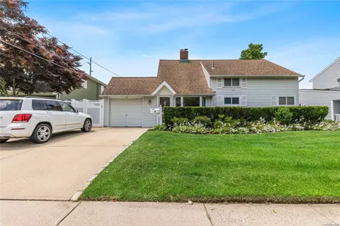 32 Hemp Ln, Hicksville, NY 11801