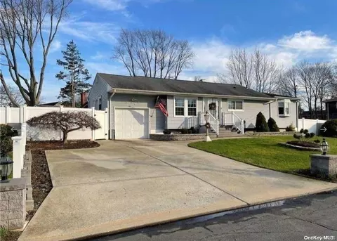 533 Goodrich Ave, North Babylon, NY 11703