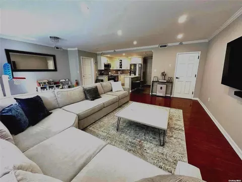 242 Maple Ave #204, North Hempstead, NY 11590