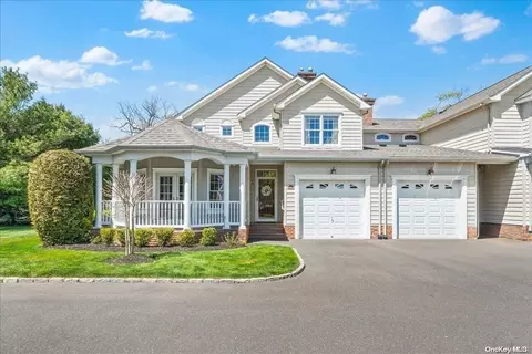 1 Daniels Way #1, Bay Shore, NY 11706