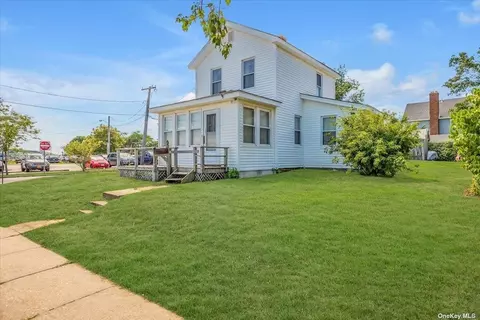 103 3rd St, Greenport, NY 11944