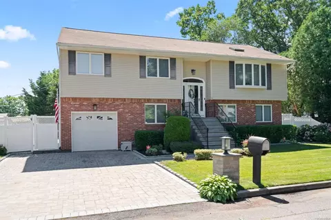 14 Birch Ave, Huntington, NY 11743