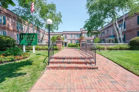75 Maine Ave #D22, Rockville Centre, NY 11570