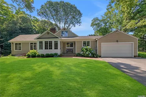 26 Cove Rd, Huntington, NY 11743