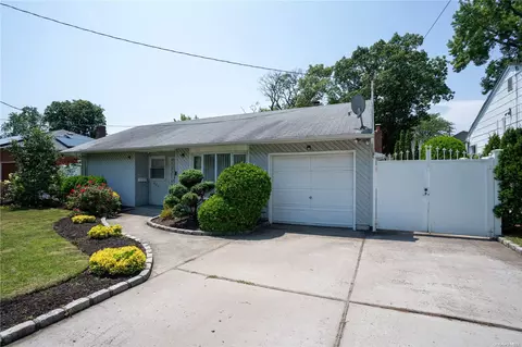890 Edwards Blvd, Valley Stream, NY 11580