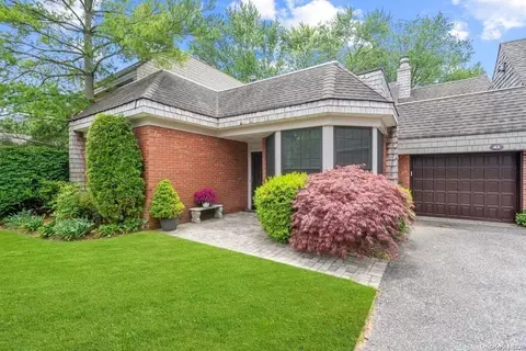 43 Admirals Dr E #43, Bay Shore, NY 11706