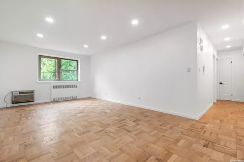 88-08 151 St #1E, Howard Beach, NY 11414