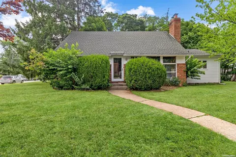 404 Foxdale Ave, Oceanside, NY 11572