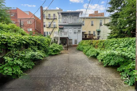 25-14 Newtown Ave, Queens, NY 11102