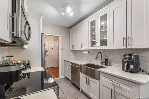 162-21 Powells Cove Blvd #1E, Whitestone, NY 11357