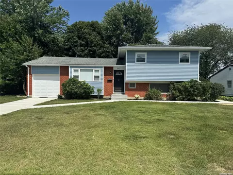 247 W 23rd St, Deer Park, NY 11729