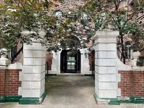 35-34 84 St #E6, New York, NY 11372