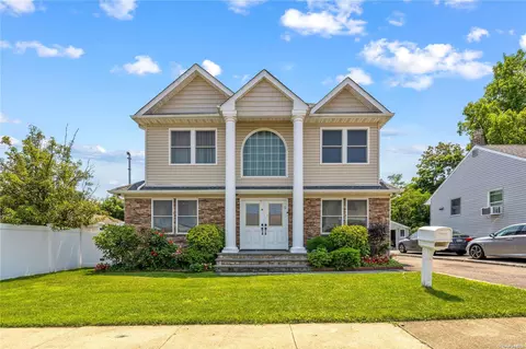 40 Indiana St, Hicksville, NY 11801