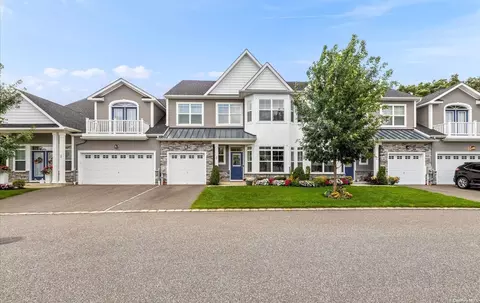 57 Meadowbrook Ln #57, Smithtown, NY 11787