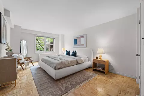 142 E 16th St #4D, New York, NY 10003