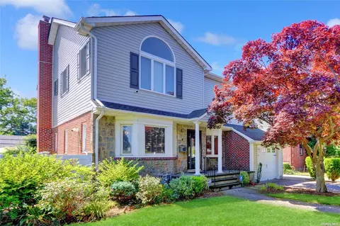 46 Aberdeen Rd, North Hempstead, NY 11040