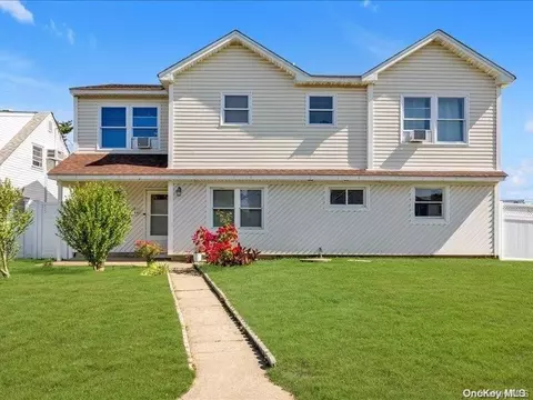 11 Orchid Rd, Levittown, NY 11756