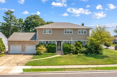21 Williams Ave, Syosset, NY 11791