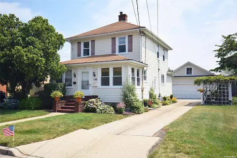 196 Park Ave, Bethpage, NY 11714