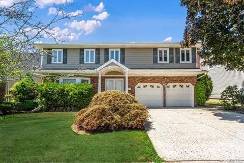 83 Arnold Ct, East Rockaway, NY 11518