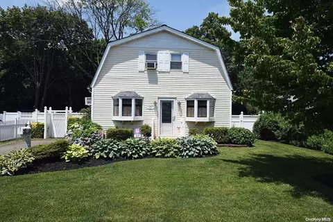 127 17th St, West Babylon, NY 11704