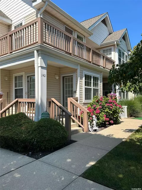 142 Captains Way #142, Brookhaven, NY 11776