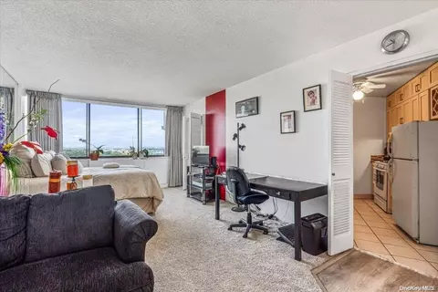 2 Bay Club Dr #19R, Bayside, NY 11360