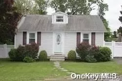 94 Inwood Ave, Selden, NY 11784
