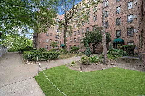 62-19 53rd Ave #6K, Maspeth, NY 11378