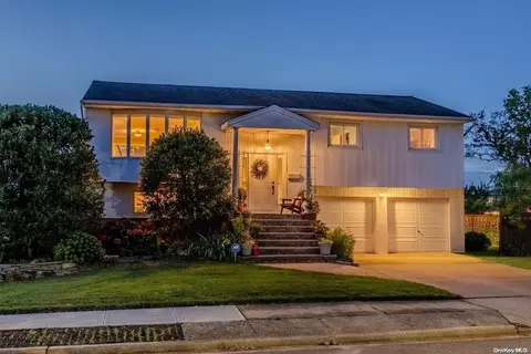 2923 Hampton Ct, Wantagh, NY 11793
