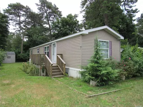 525- M5 Riverleigh Ave #M5, Riverhead, NY 11901