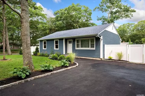 55 Pine Rd, Mastic Beach, NY 11951