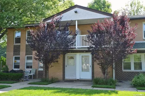 134 Artist Lake Dr #134, Middle Island, NY 11953