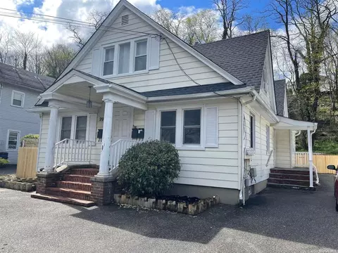 99 Wall St, Huntington, NY 11743