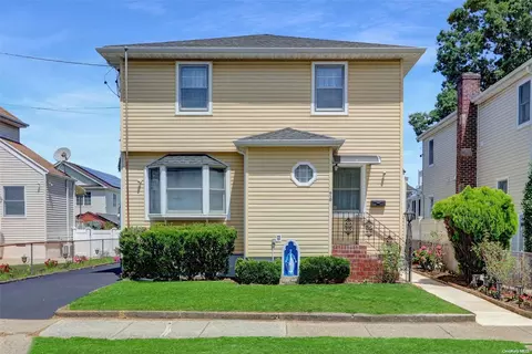 910 N N 5th Street St, North Hempstead, NY 11040