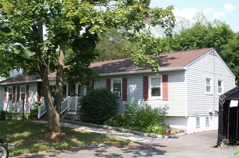 20 Seitz Ter, Poughkeepsie, NY 12603