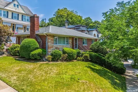 39-05 Douglaston Pkwy, New York, NY 11363