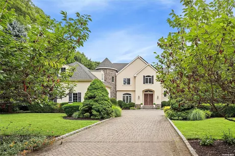 100 Bedell Pl, Melville, NY 11747
