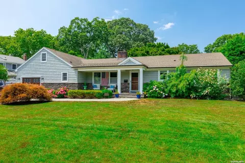 457 Manatuck Blvd, Brightwaters, NY 11718