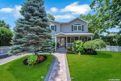 200 Greenwich Ave, Massapequa Park, NY 11762