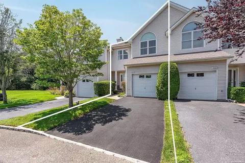 1403 Willow Pond Dr #1403, Riverhead, NY 11901