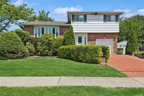 482 Harbor Dr, Cedarhurst, NY 11516