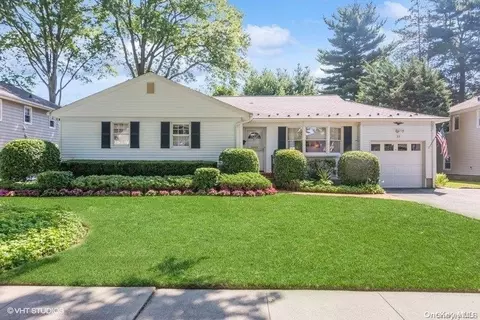 55 Russell Rd, Garden City, NY 11530