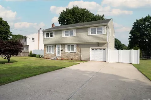 47 Saint Peters Dr, Brentwood, NY 11717