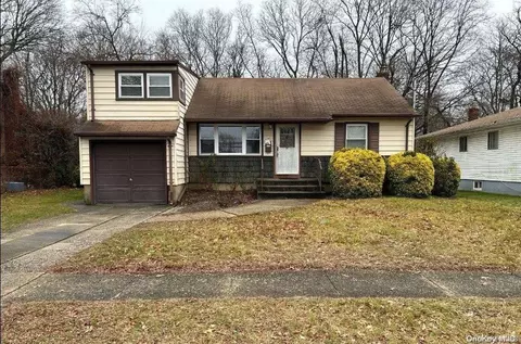 34 Prospect St, Roosevelt, NY 11575