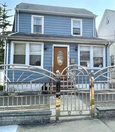 88-52 212th St, New York, NY 11427