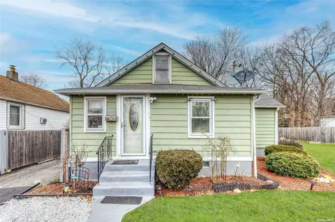 45 E Greenwich Ave, Roosevelt, NY 11575